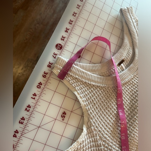 Free People size small cream colored cut out sleeve boho sweater - Picture 12 of 14